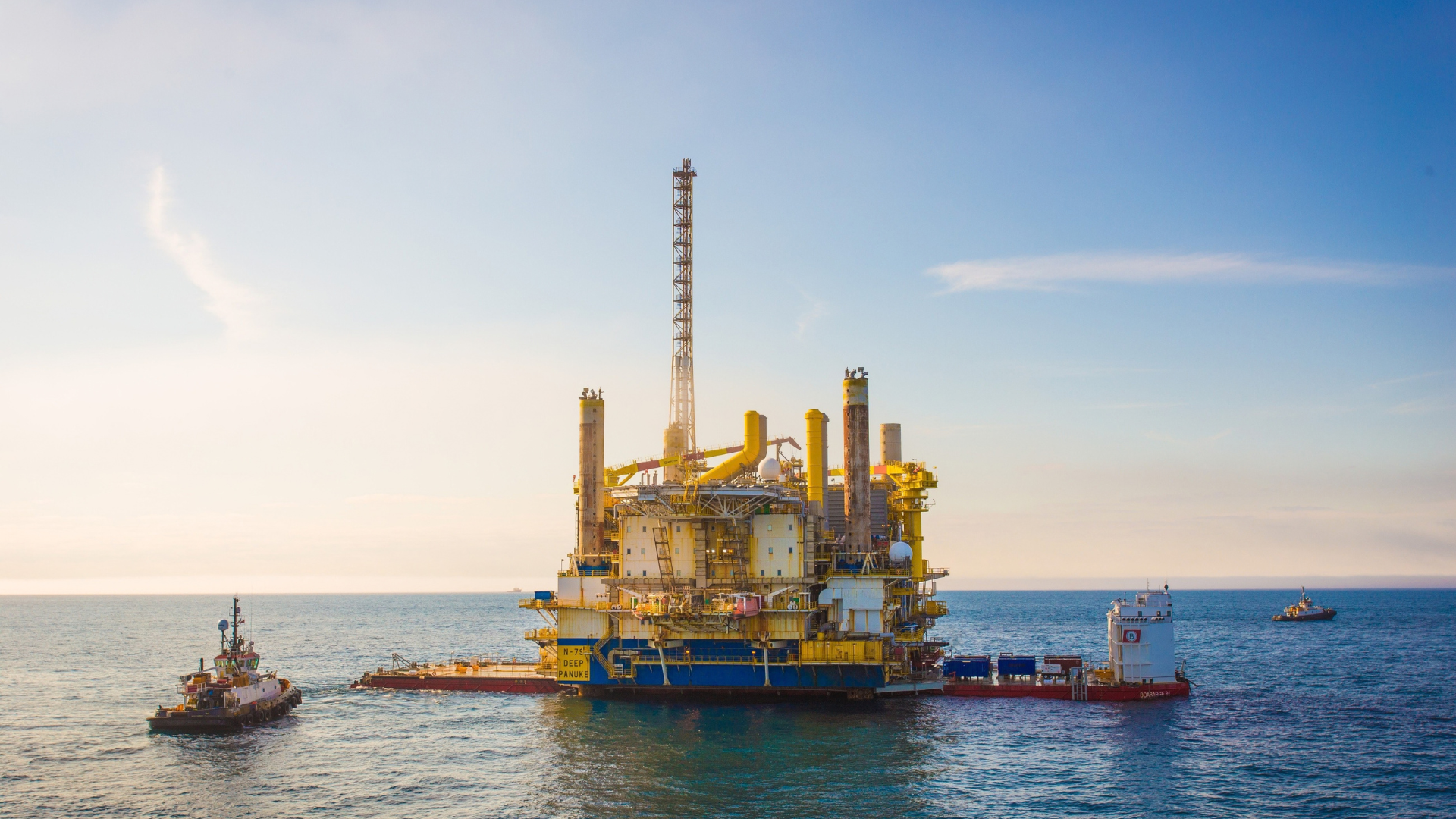 Photo of marine operation to remove and decommission Deep Panuke 