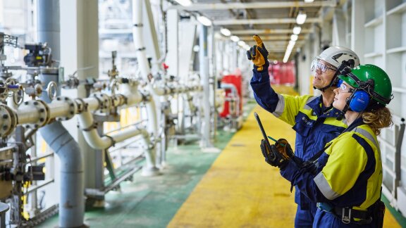 Picture of Aker Solutions engineers offshore